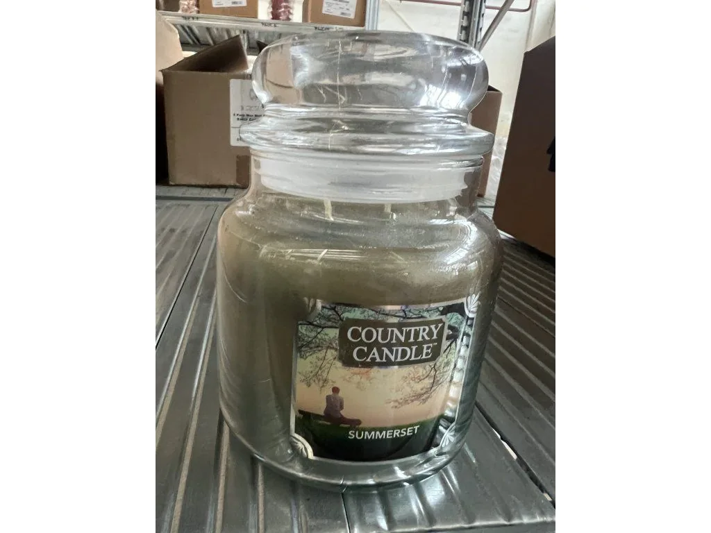 Country Candle Summerset vonná sviečka stredná 2-knôtová (453 g) ZAFARBENÝ VOSK – Obrázok 2
