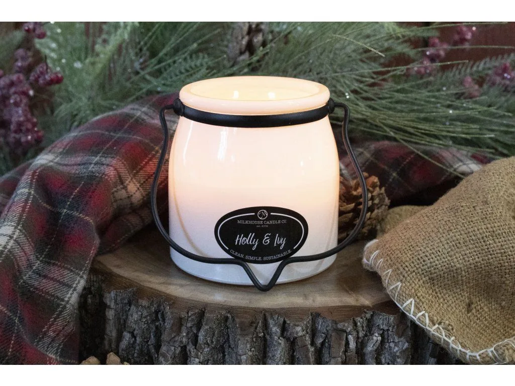 MILKHOUSE CANDLE Holly & Ivy vonná sviečka BUTTER JAR 2-knôtová (454 g) – Obrázok 2