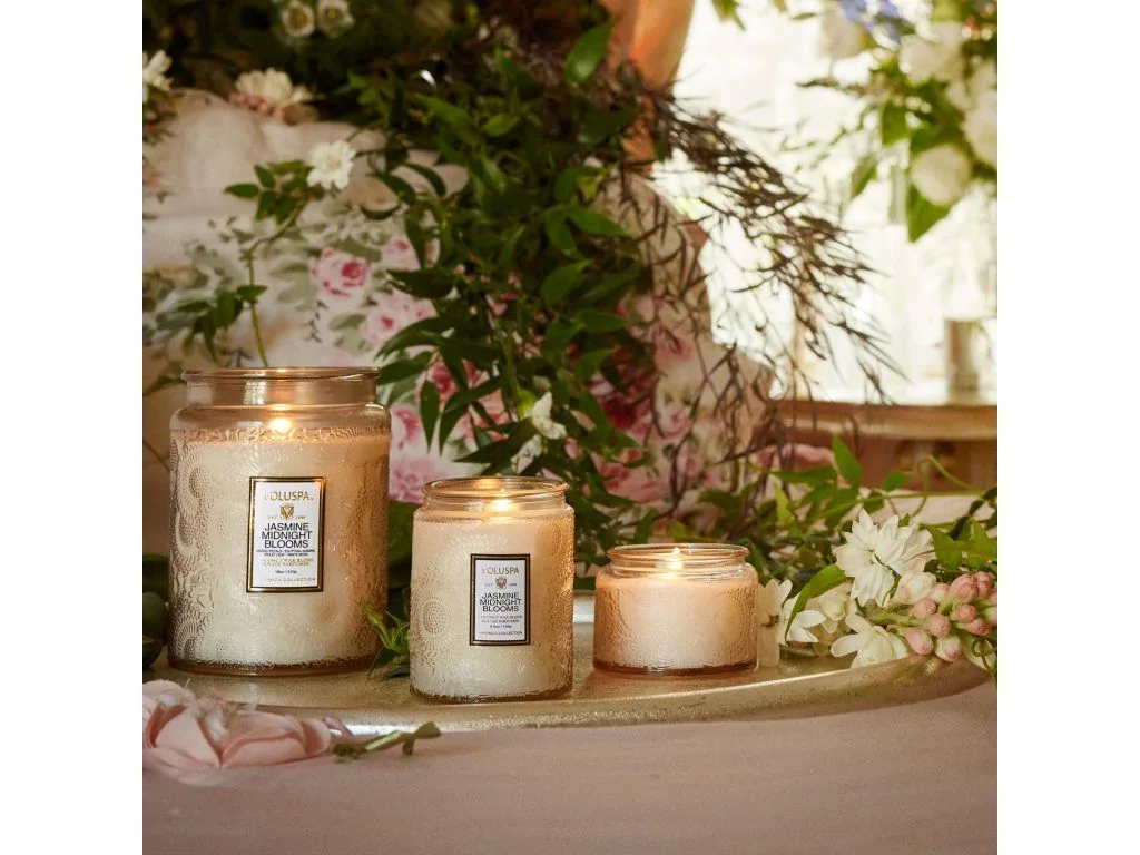 Voluspa Japonica Jasmine Midnight Bloom Petite vonná sviečka 90g – Obrázok 2
