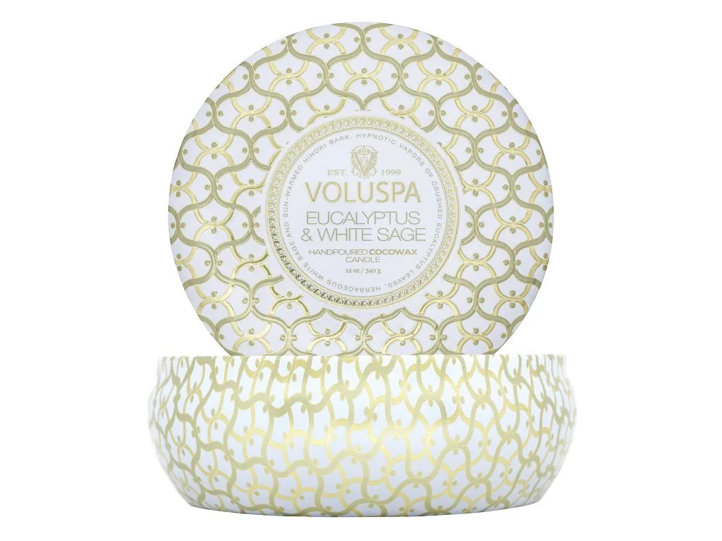 Voluspa Maison Blanc Eucalyptus & White Sage 3 Wick Tin vonná sviečka 340g – Obrázok 2