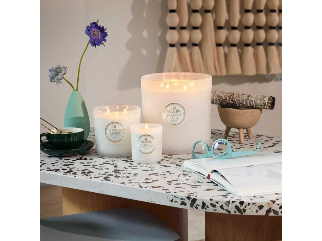 Voluspa Maison Blanc Eucalyptus & Sage Hearth vonná sviečka 3,5kg – Obrázok 3