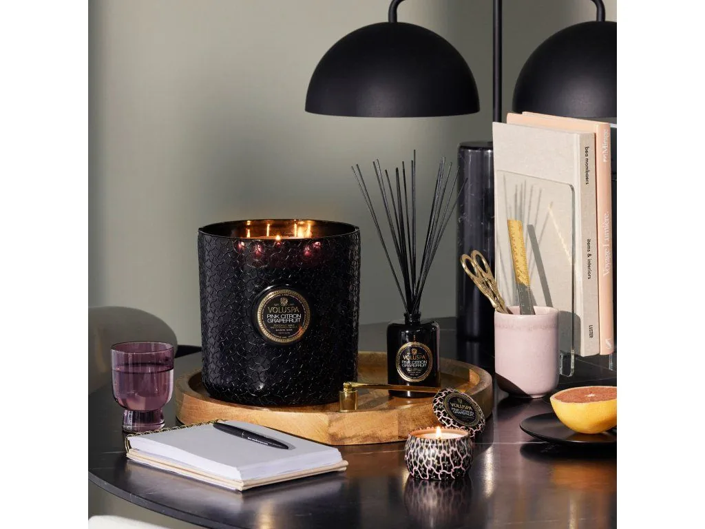 Voluspa Maison Noir Citron & Grapefruit Hearth vonná sviečka 3,5kg – Obrázok 3