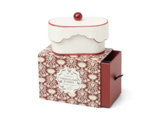 Paddywax Chérie Red - French Linen & Orris vonná sviečka v keramickej nádobe 155g