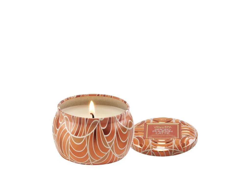 Voluspa Capsule Pumpkin Latte Mini Tin vonná sviečka 113g – Obrázok 2