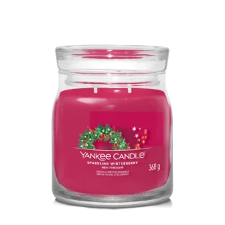 SPARKLING WINTERBERRY — Stredná sviečka Signature 368g