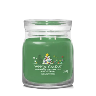 SHIMMERING CHRISTMAS TREE — Stredná sviečka Signature 368g