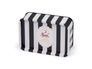 Paddywax ADOPO "Tiger" Black Cedar & Fig vonná sviečka v plechovičke 184g